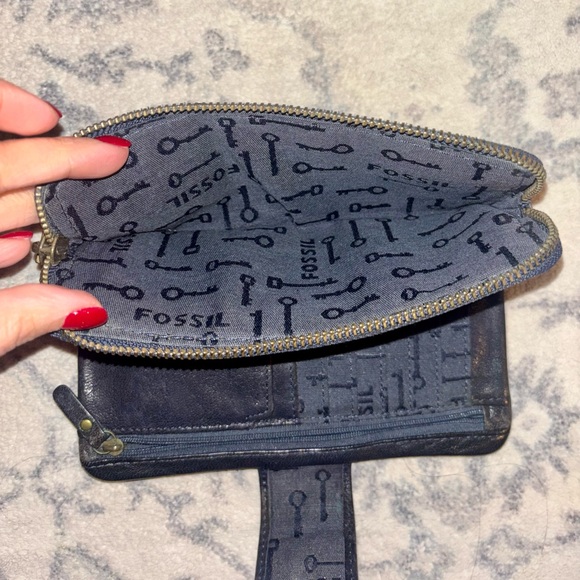 Vintage Fossil Womens Embroidered Leather Bi-Fold Wallet With Zipper. - Picture 6 of 8